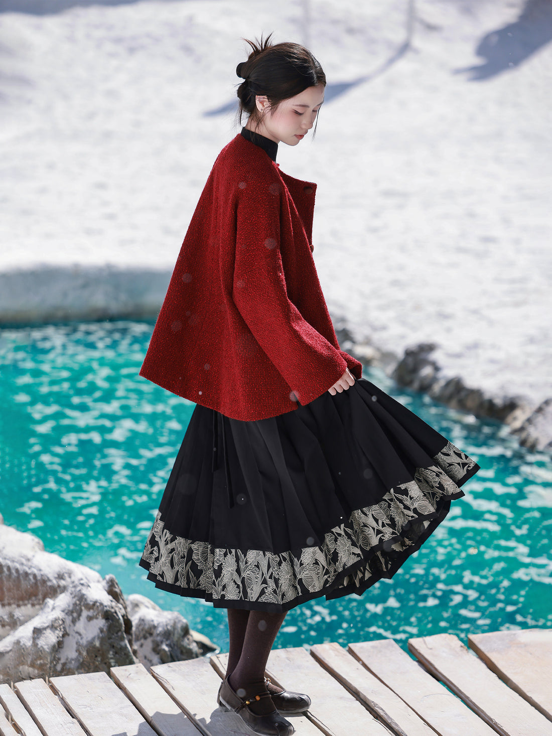 Nimeng [Coral Ode] Modified Tang Round Collar Short Jacket, Han-Inspired Chinese Shorts, Mamian Skirt, Autumn/Winter Daily Red