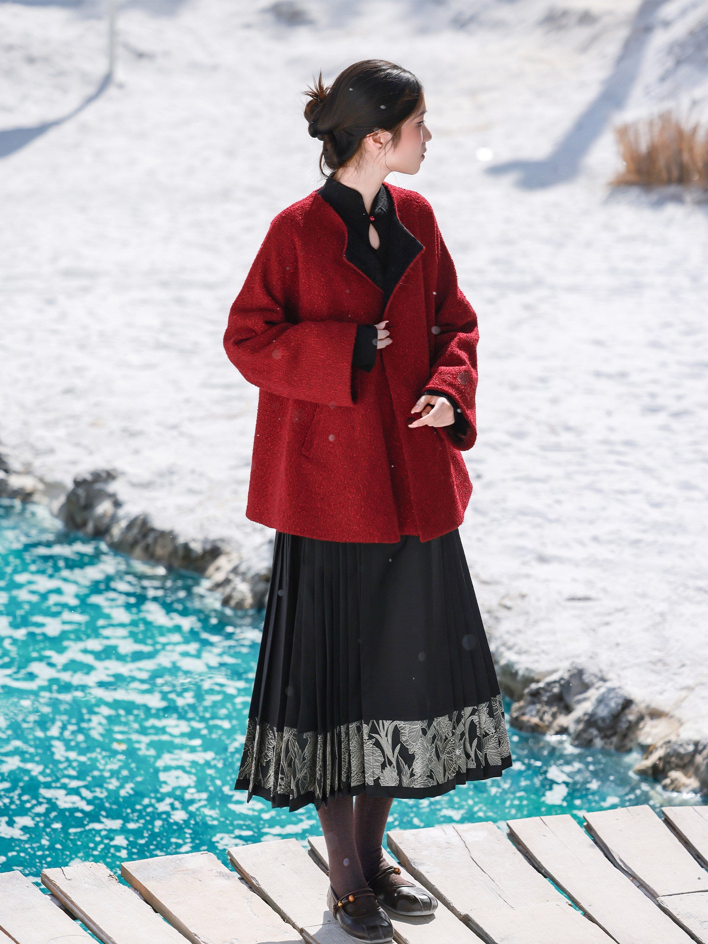 Nimeng [Coral Ode] Modified Tang Round Collar Short Jacket, Han-Inspired Chinese Shorts, Mamian Skirt, Autumn/Winter Daily Red