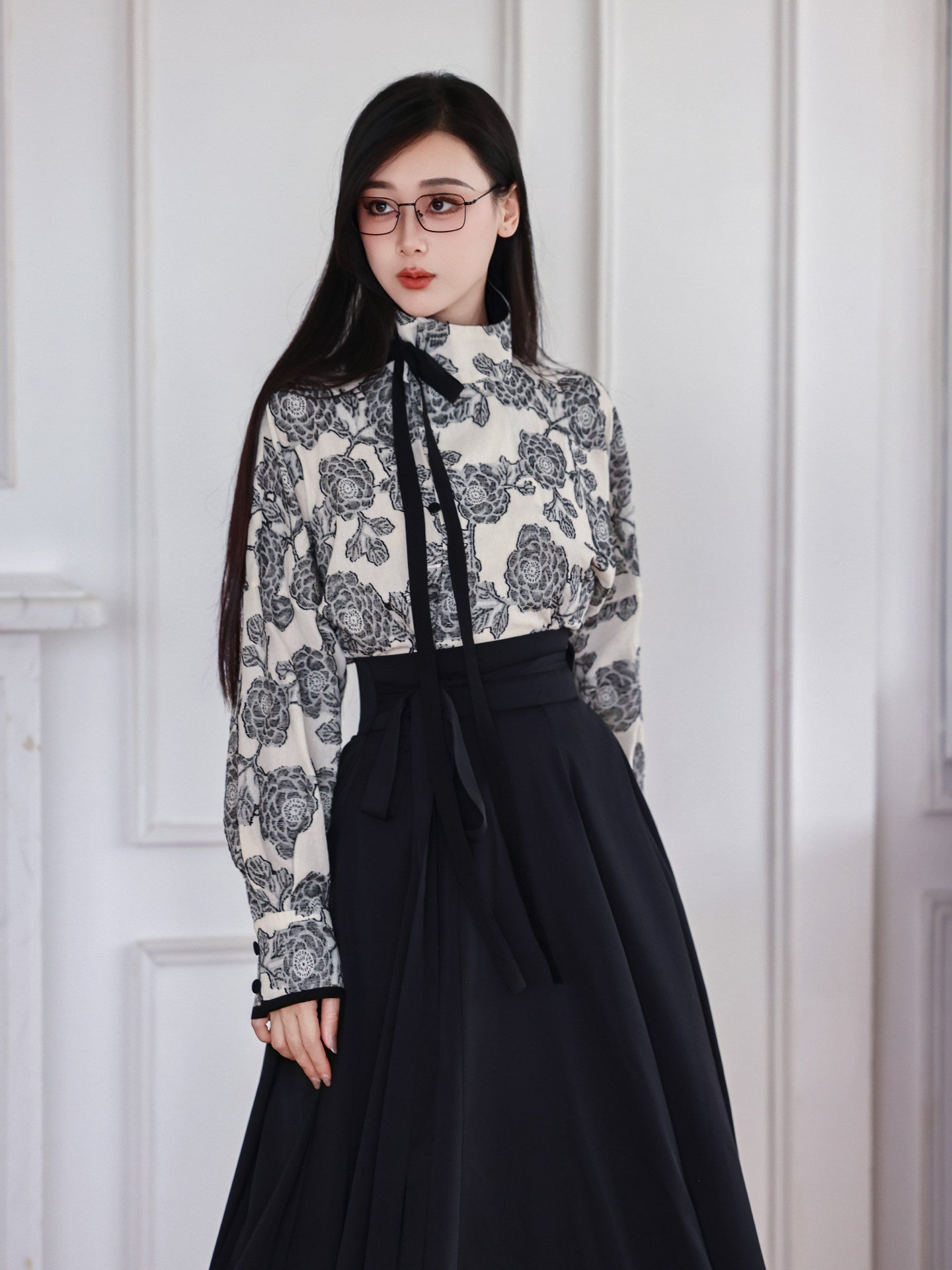 NIMENG [Floral Ink] Orig Tang-Style Poqun Han-Inspired Cotton-Linen High-Collar Shirt S/S Commute Smart Black & White