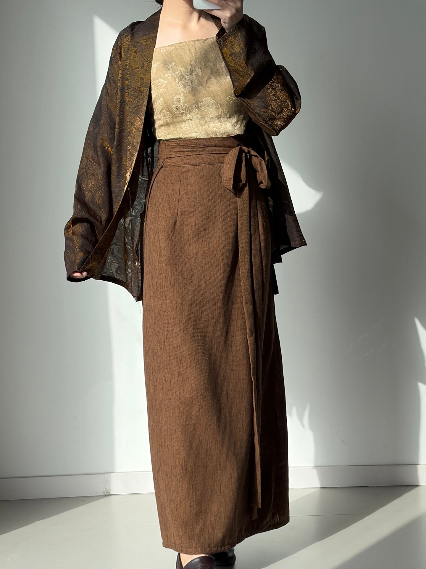 Dark Sleeve Fragrance [Sandalwood] Rayon Iridescent Batwing Sleeve Short Top w/ Darts & Wrap Skirt, Slimming Hanfu, Women's Daily