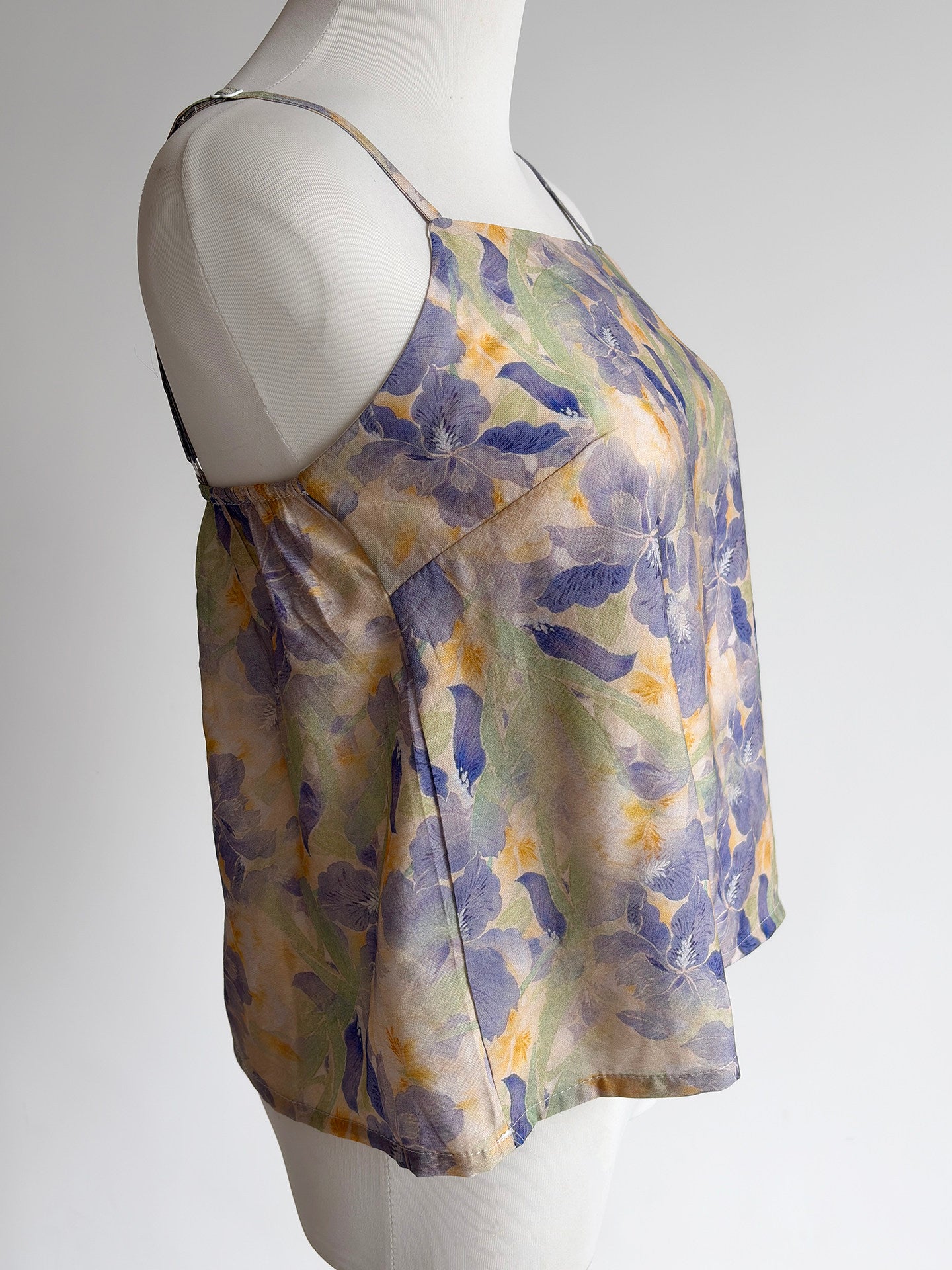 Dark Sleeve Fragrance【Iris】Hanfu Women Song Style Rayon Camisole, Cutout & Padding Addable