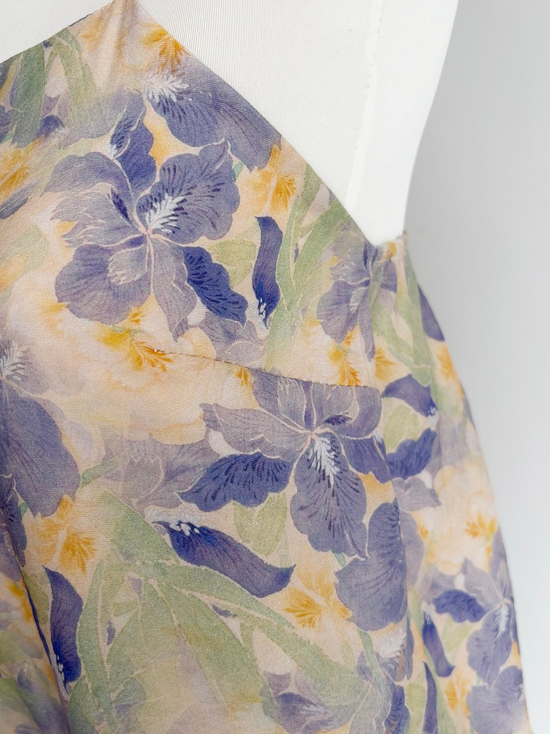 Dark Sleeve Fragrance【Iris】Hanfu Women Song Style Rayon Camisole, Cutout & Padding Addable