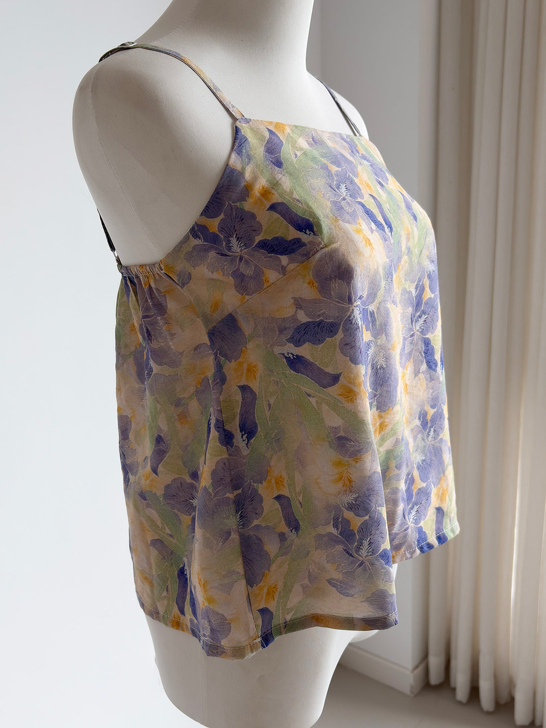 Dark Sleeve Fragrance【Iris】Hanfu Women Song Style Rayon Camisole, Cutout & Padding Addable