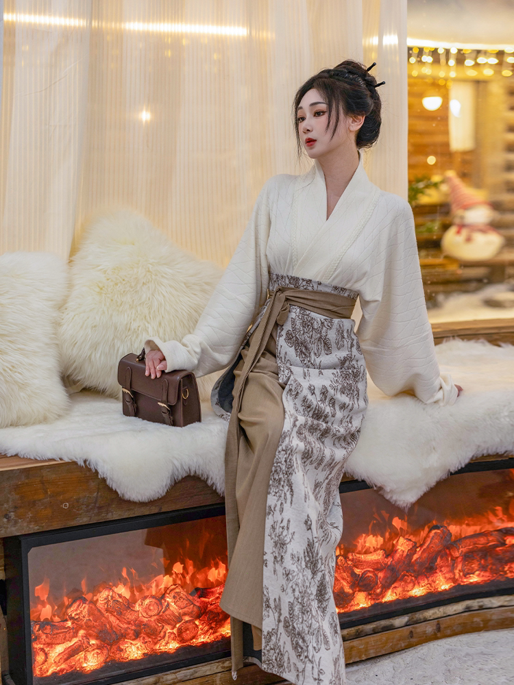 Dreaming of Dusk Airplane-Sleeve Swirl Skirt, Original Song Dynasty Hanfu, Fall/Winter Knit, Everyday Commuter Style, Versatile, Light Brown