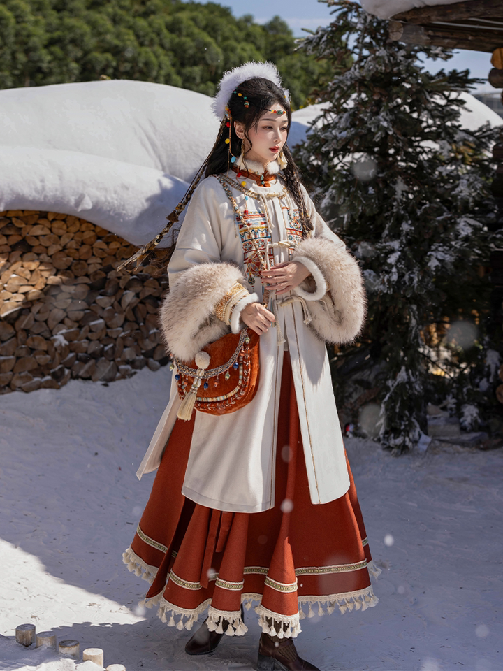 Dreamy Cloud Song Ming-Style Round-Neck Half-Sleeve Long Jacket, Fleece-Lined for Fall & Winter, Heavy Embroidery, Pleated Skirt, Tassels, Zhuang Ethnic Style