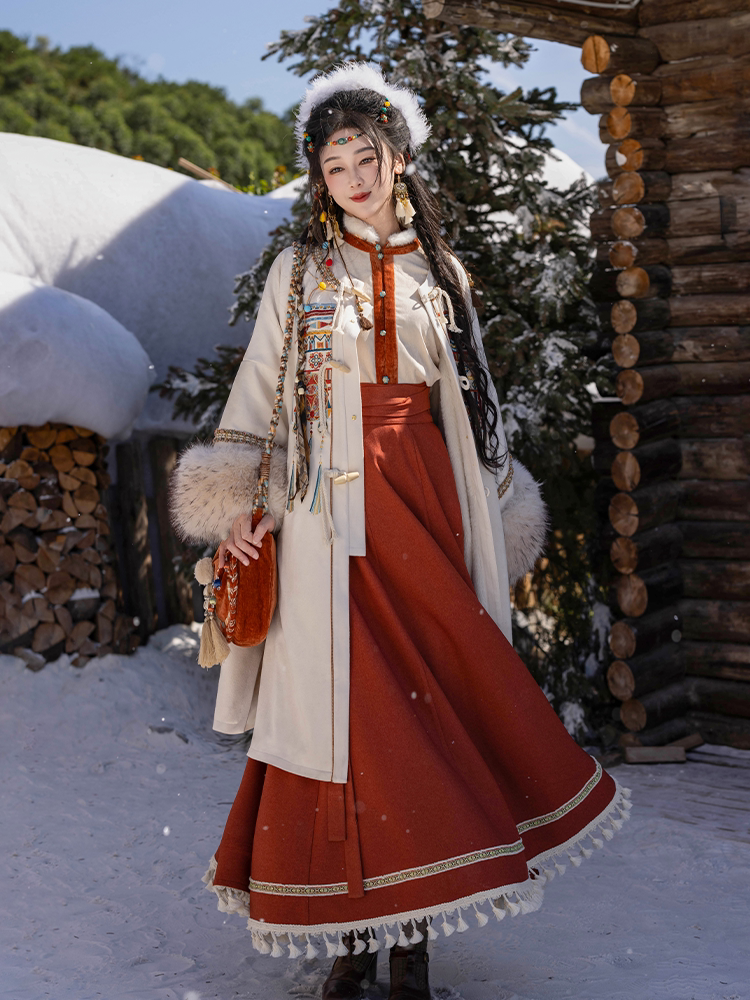 Dreamy Cloud Song Ming-Style Round-Neck Half-Sleeve Long Jacket, Fleece-Lined for Fall & Winter, Heavy Embroidery, Pleated Skirt, Tassels, Zhuang Ethnic Style