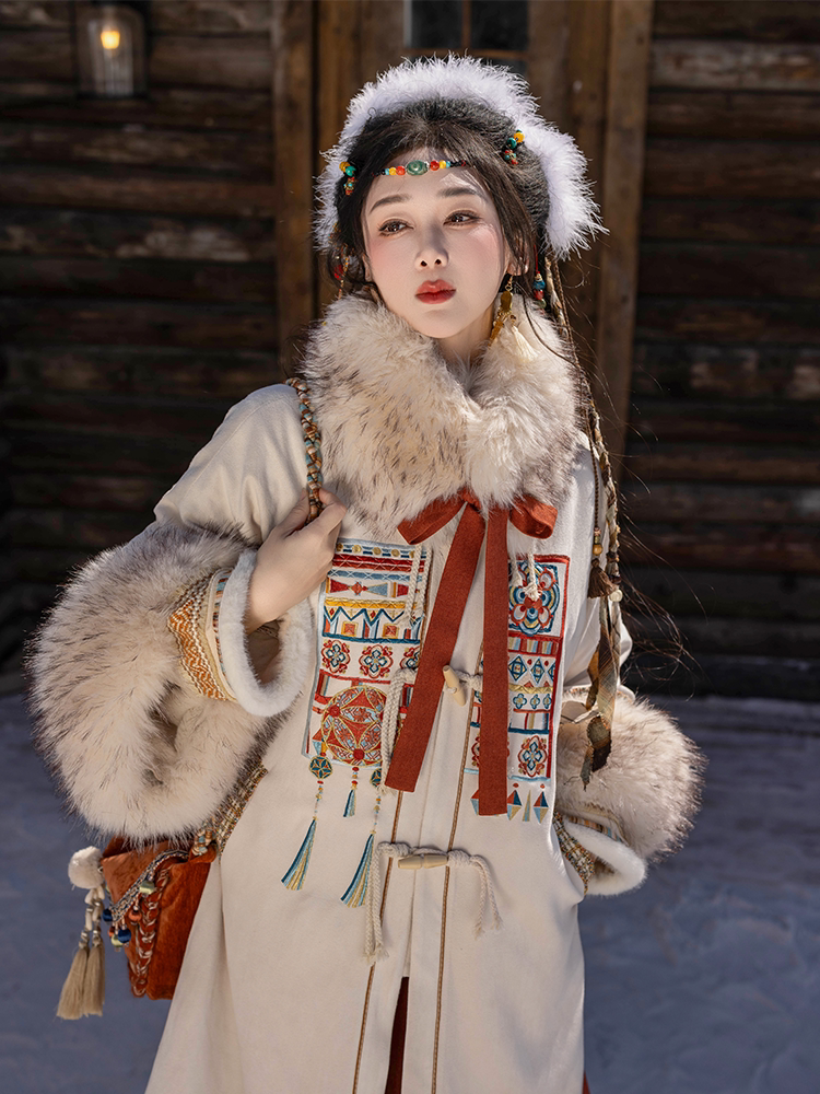Dreamy Cloud Song Ming-Style Round-Neck Half-Sleeve Long Jacket, Fleece-Lined for Fall & Winter, Heavy Embroidery, Pleated Skirt, Tassels, Zhuang Ethnic Style