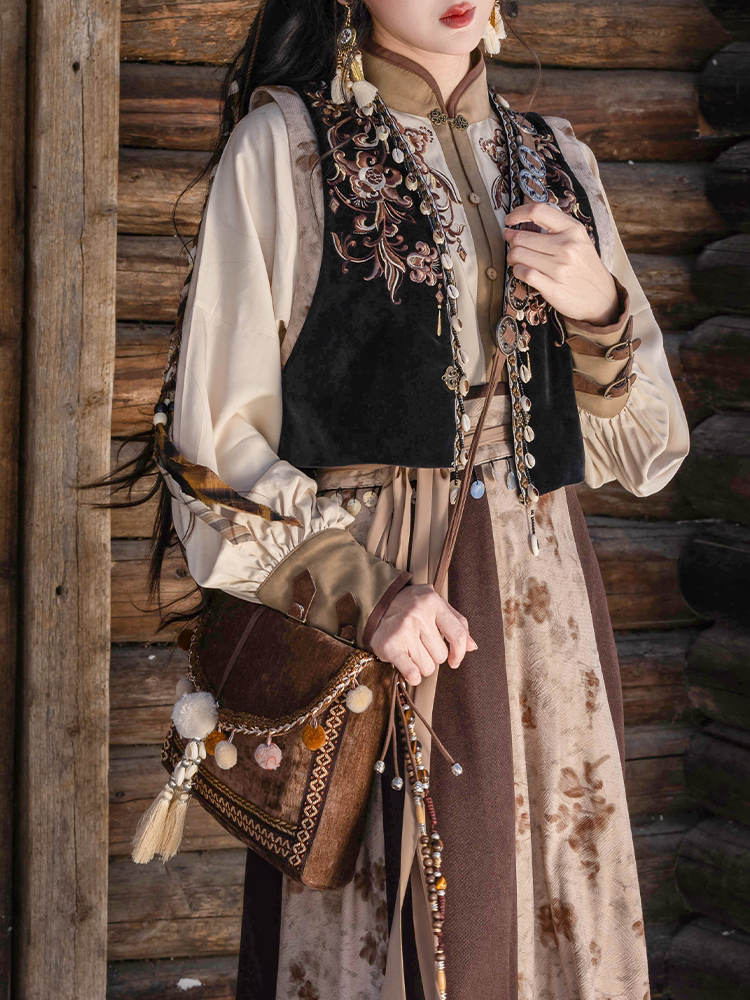 Fantasy Frontier Song Crossbody Bag, Ethnic Snow-Nylon Shoulder Bag with Multiple Compartments, Large Capacity