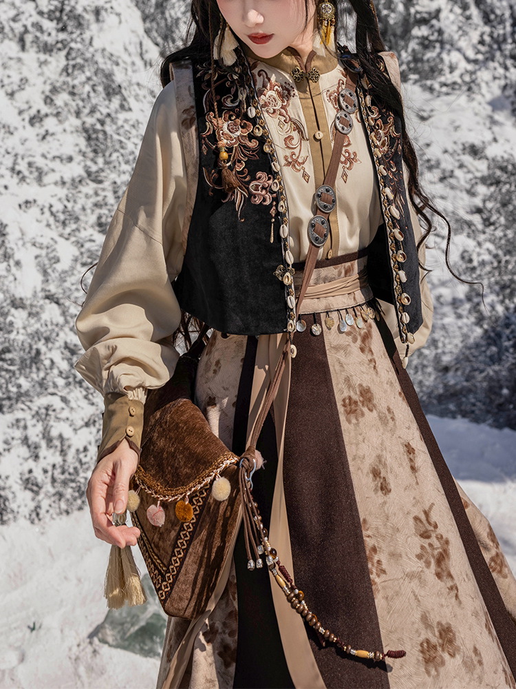 Fantasy Frontier Song Crossbody Bag, Ethnic Snow-Nylon Shoulder Bag with Multiple Compartments, Large Capacity