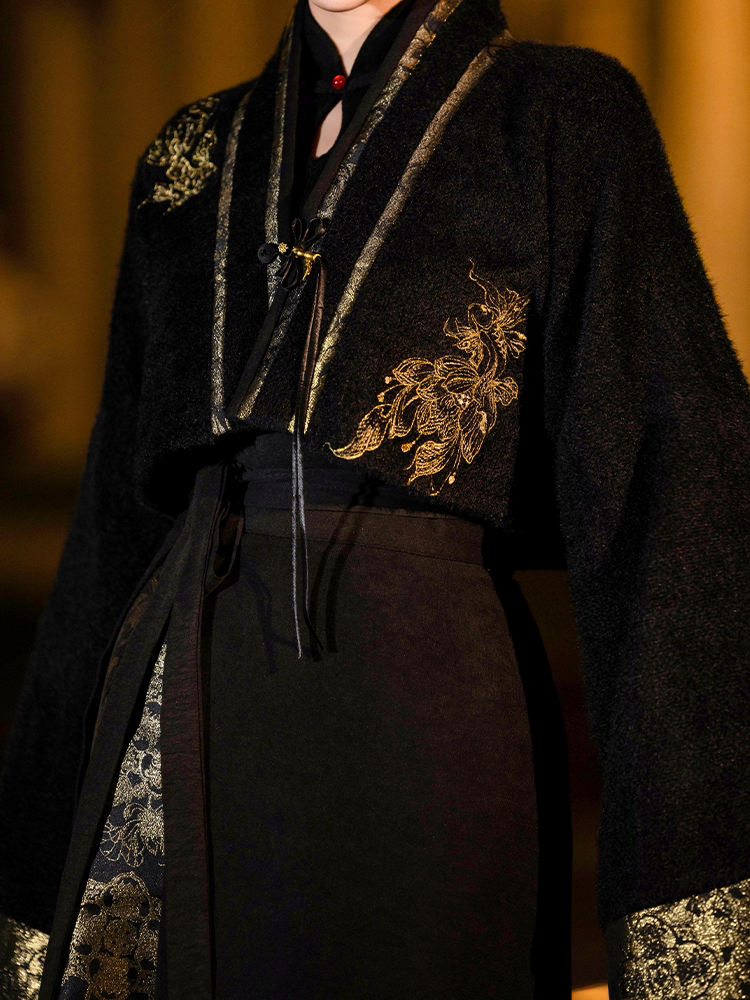 Dreamy Floral Black Swirl Skirt Set, Song Dynasty Han-Inspired Embroidery & Gold Brocade, Elegant Rich-Girl Style, Petite-Friendly Height-Enhancing Silhouette