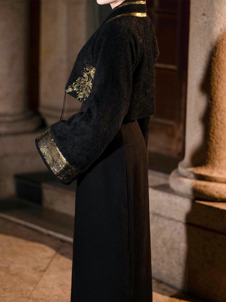 Dreamy Floral Black Swirl Skirt Set, Song Dynasty Han-Inspired Embroidery & Gold Brocade, Elegant Rich-Girl Style, Petite-Friendly Height-Enhancing Silhouette