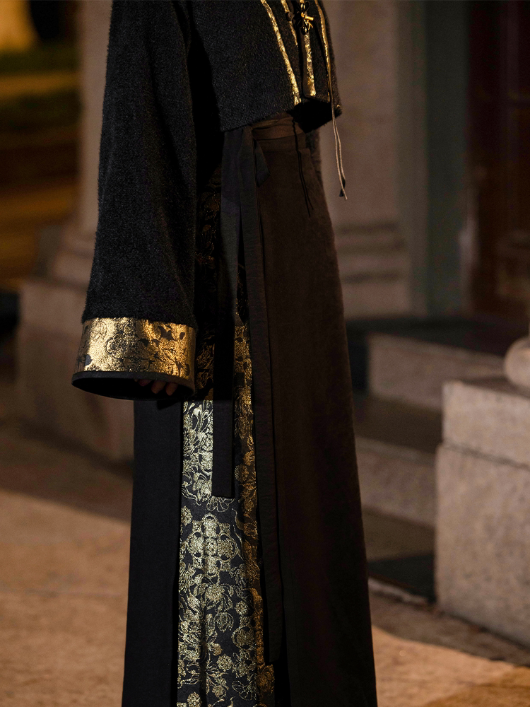 Dreamy Floral Black Swirl Skirt Set, Song Dynasty Han-Inspired Embroidery & Gold Brocade, Elegant Rich-Girl Style, Petite-Friendly Height-Enhancing Silhouette