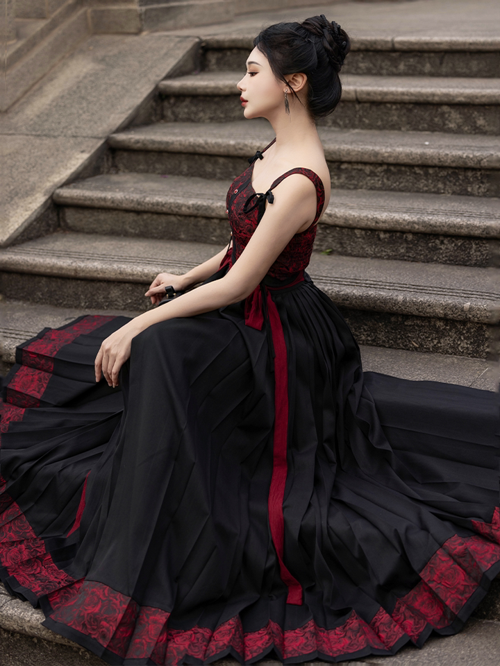 Ni Meng Original Nightfall Red Fern Ming-Style Mamian Skirt, Famen Temple-Inspired Corset Style, Red & Black Everyday Hanfu