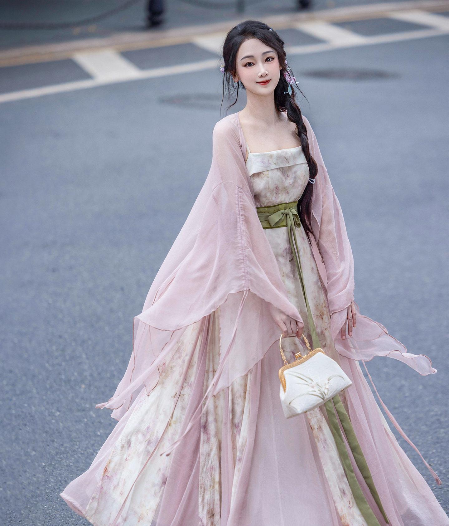 Dreamlike Original Chinese Han Dress: Full Flare, Mermaid Hem, Ripped Sleeves, Ethereal, Spring/Autumn