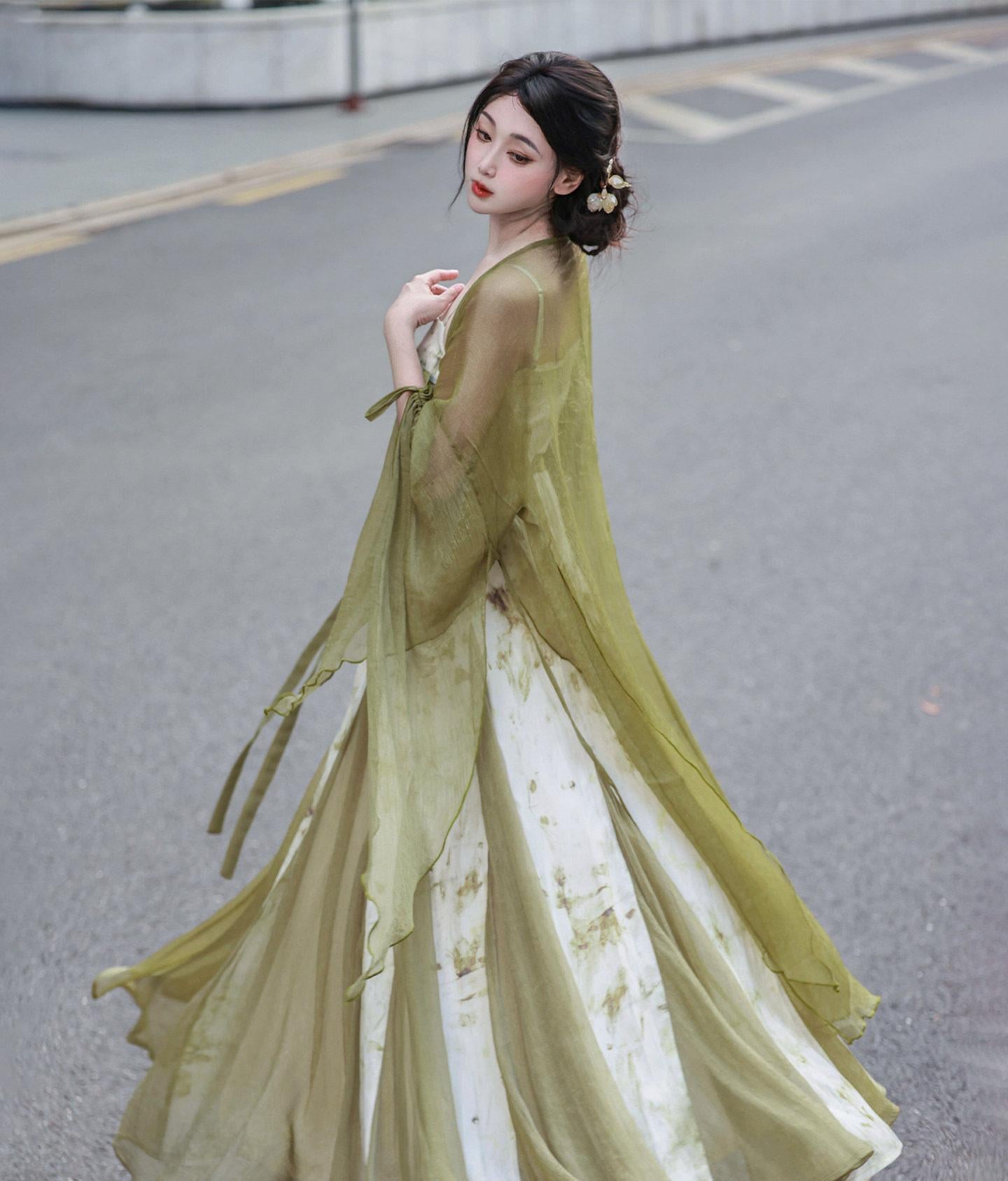 Dreaming Qingyu'an - Chinese Full-Skirt Dress, Hanfu, Ripped Sleeves, Flowy Dancewear, Spring-Autumn Fresh