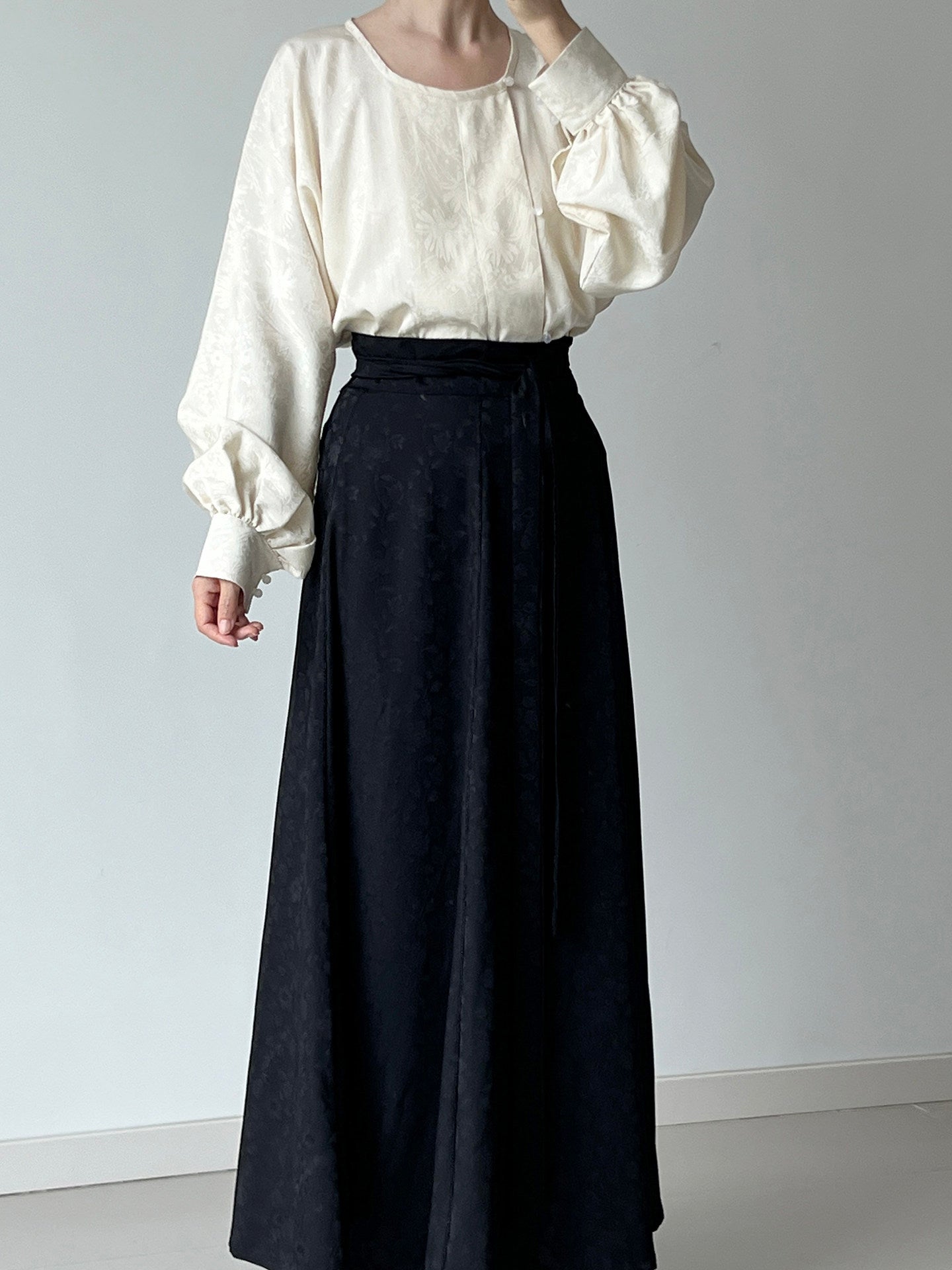 Dark Sleeve Fragrance [Epiphyllum] Hanfu Women Modified Tang-style Round Collar Top w/ Shadow Jacquard & Eight-Panel Skirt