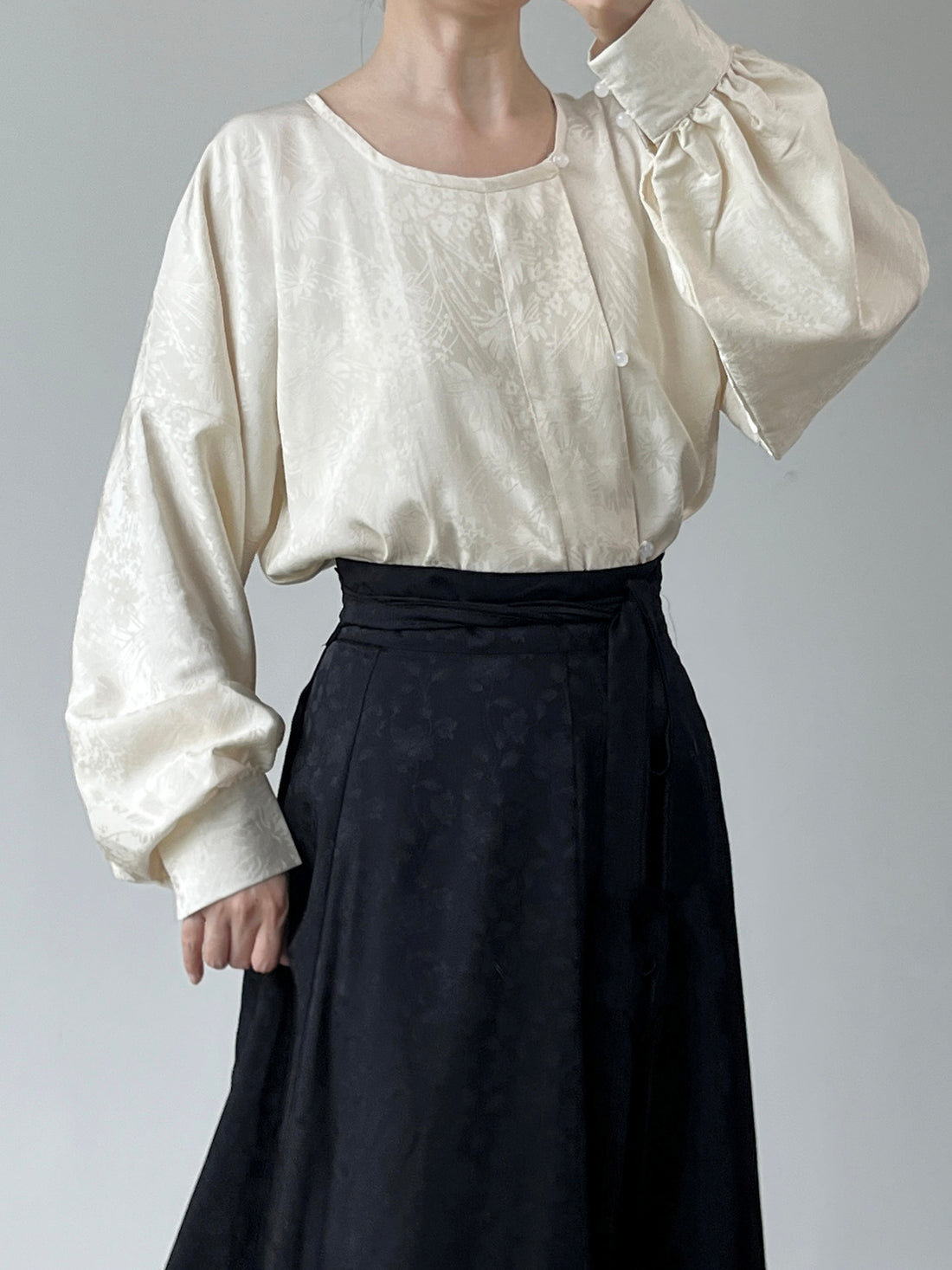 Dark Sleeve Fragrance [Epiphyllum] Hanfu Women Modified Tang-style Round Collar Top w/ Shadow Jacquard & Eight-Panel Skirt