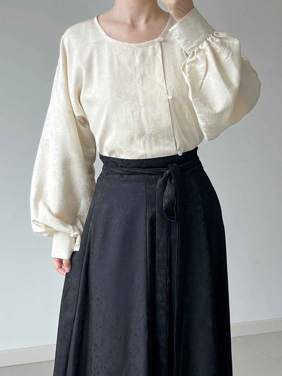 Dark Sleeve Fragrance [Epiphyllum] Hanfu Women Modified Tang-style Round Collar Top w/ Shadow Jacquard & Eight-Panel Skirt