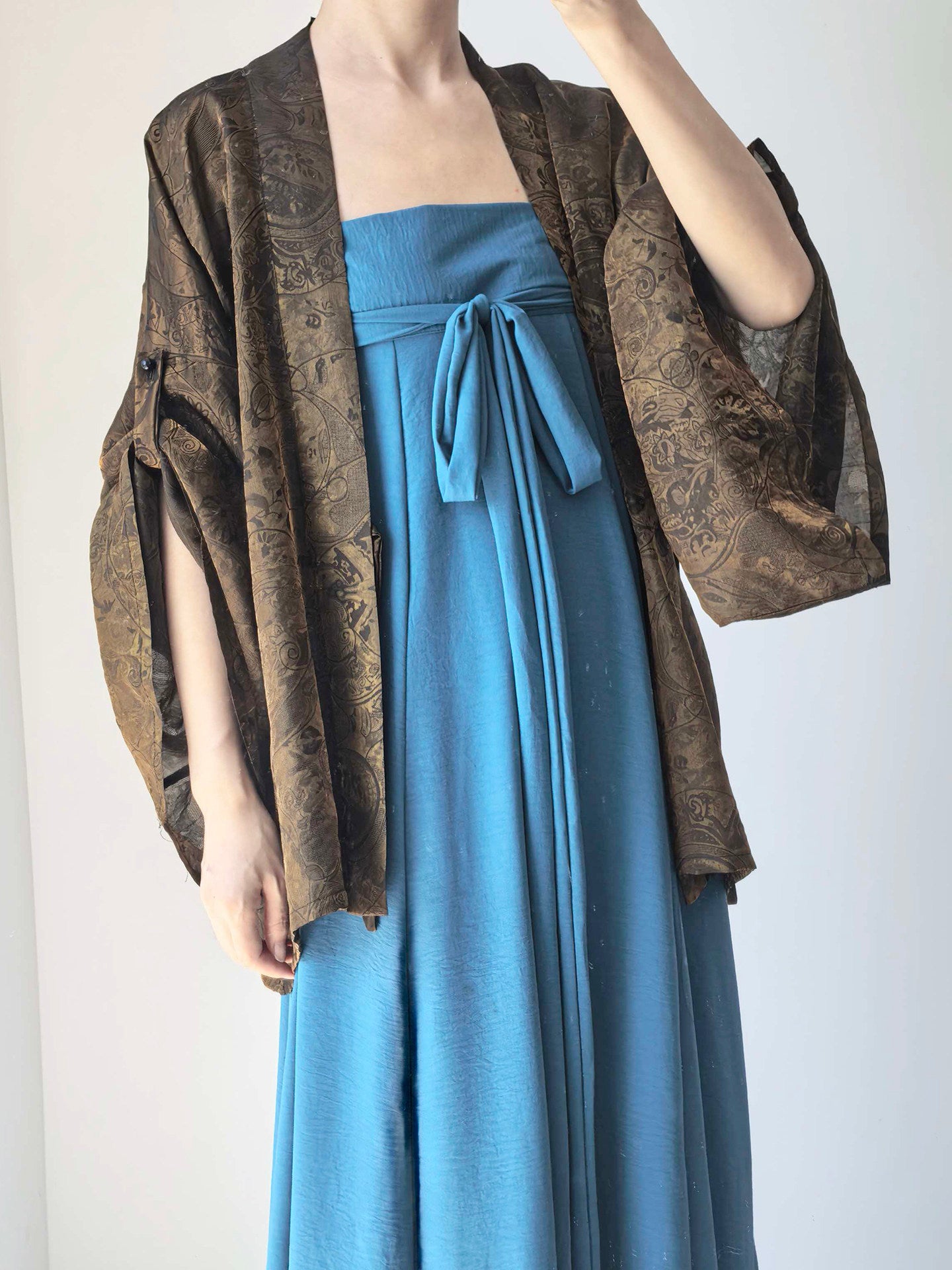 Dark Sleeve Fragrance [Sunset] Rayon Shimmer Modified Northern Dynasties Pleated Robe, Black & Gold, Daily Commute