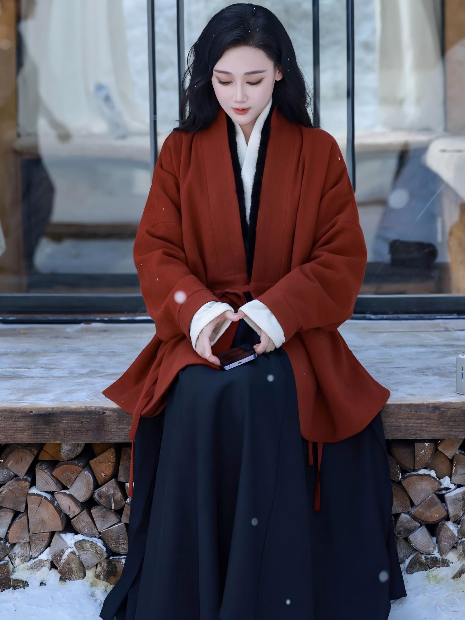 Nimeng Guofeng "Love Letter" Original Ming-Style Hanfu with Mink Fur-Trimmed Cross-Collar Airplane-Sleeve Top & Paneled Skirt Fall&Winter Daily Wear