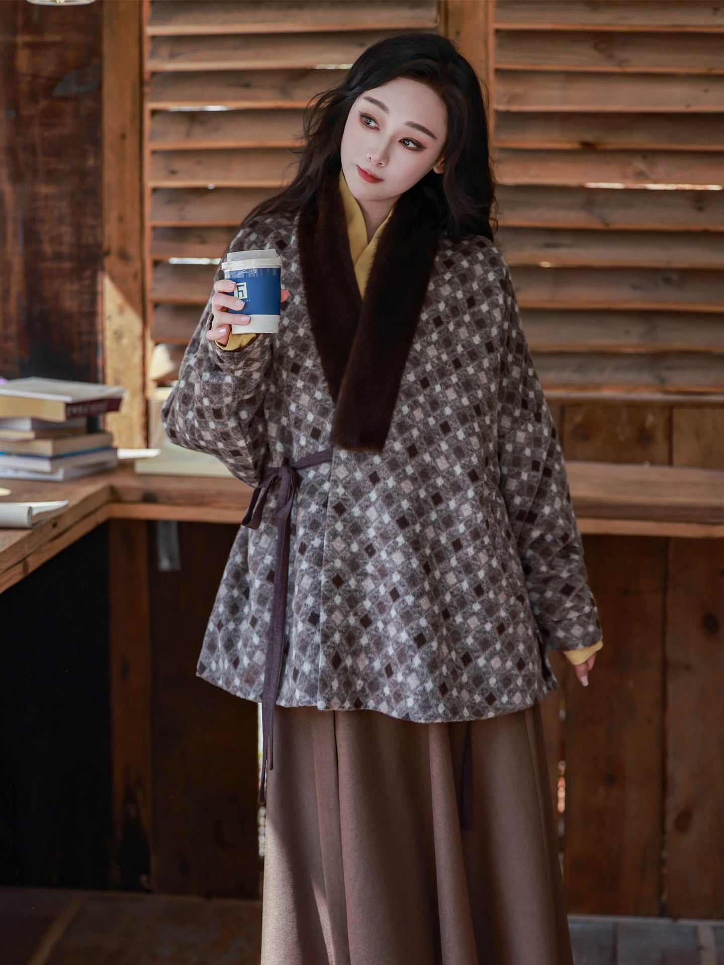 Nimeng Guofeng [Raw Coconut & Dark Chocolate] Original Ming-style Fleece-lined Reversible Pocketed Cross-collar & Song-style Flying Sleeve & Patchwork Skirt Daily Set