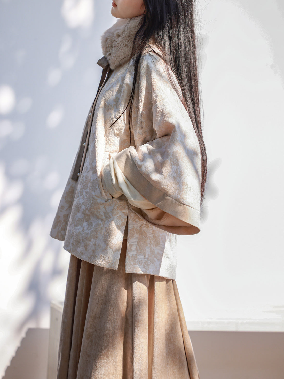 Nimeng (Rouhua) Original Ming-style Hanfu Round-collar Half-sleeve Short Jacket, Fleece-lined, with Pockets, Thick Everyday Outerwear for Fall&Winter