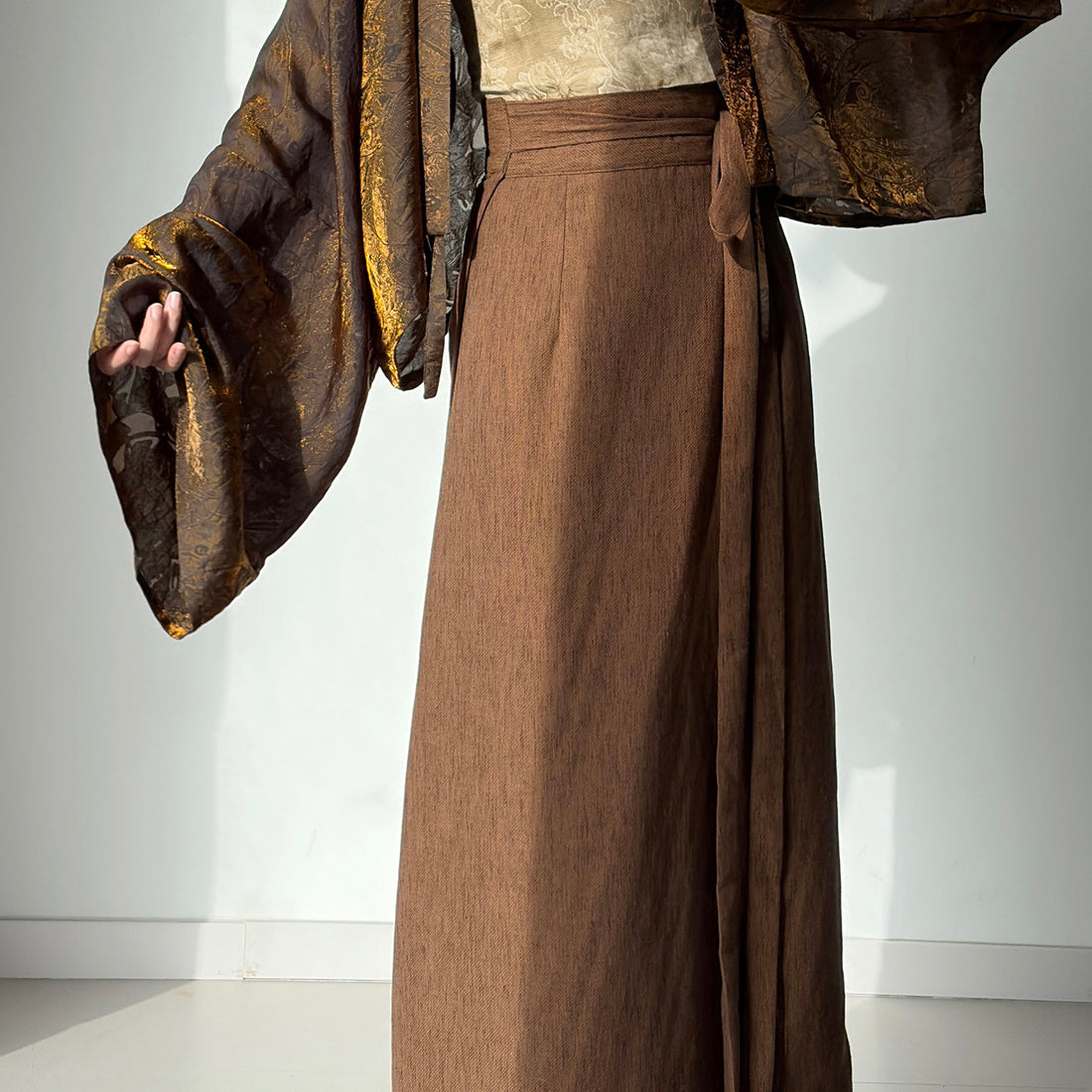 Dark Sleeve Fragrance [Sandalwood] Rayon Shimmer Short Top & Darted Wrap Skirt Slimming Hanfu Daily Commute