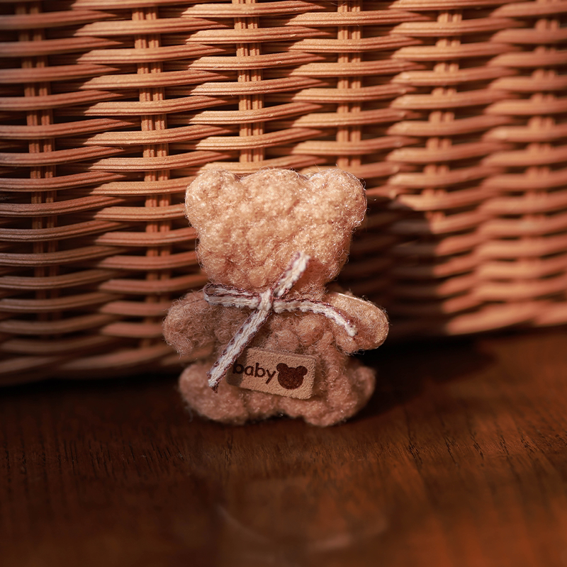 Dream-Inspired Brooch, Crochet Felt, Vintage Oil Painting Style, Bear/Rabbit/Bouquet, Versatile Outfit Accessory