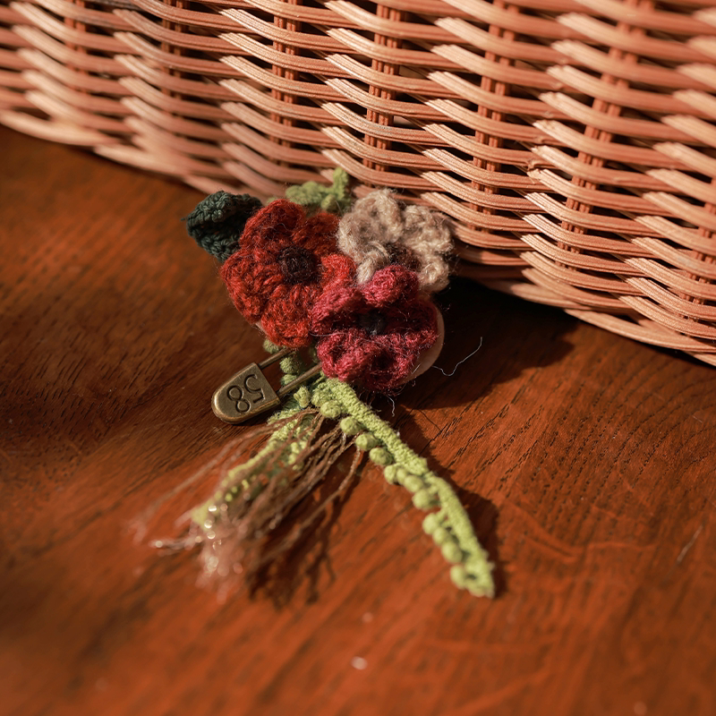 Dream-Inspired Brooch, Crochet Felt, Vintage Oil Painting Style, Bear/Rabbit/Bouquet, Versatile Outfit Accessory