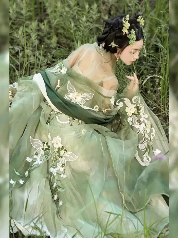 【Hanfu】Blue and White Jade|Tang Chest - Length skirthan fu Chinese han fu hanfu male tang dynasty clothes chinese hanfu tang dynasty outfits traditiona hanfu dress chinese hanfu chinese style dress dress fashion cheongsam dress q