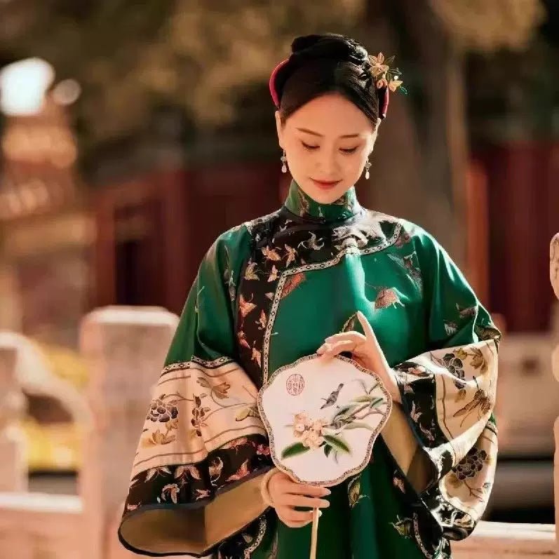 HanfuEmerald Garden Splendor | Qing Style Hanfu - Hanrong Hanfu Chinese Traditional Clothes Newmoondance Nuwahanfu Fashionhanfu Newfanfu Hanfustory HanfuEmerald Garden Splendor | Qing Style Hanfu - Hanrong Hanfu Chinese Traditional Clothes Newmoondance Nuwahanfu Fashionhanfu Newfanfu Hanfustory