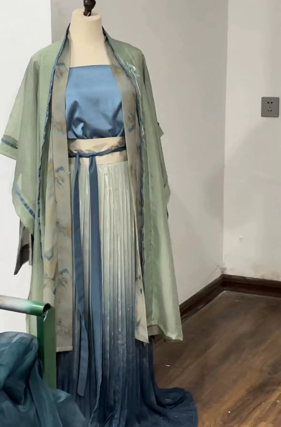 【Hanfu】The blue and black mountains in the distance|song pleated skirthan fu Chinese han fu hanfu male tang dynasty clothes chinese hanfu tang dynasty outfits traditiona hanfu dress chinese hanfu chinese style dress dress fashion cheongsam dress q