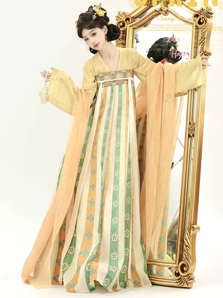 Petite flower arrangementhan fu Chinese han fu hanfu male tang dynasty clothes chinese hanfu tang dynasty outfits traditiona hanfu dress chinese hanfu chinese style dress dress fashion cheongsam dress q