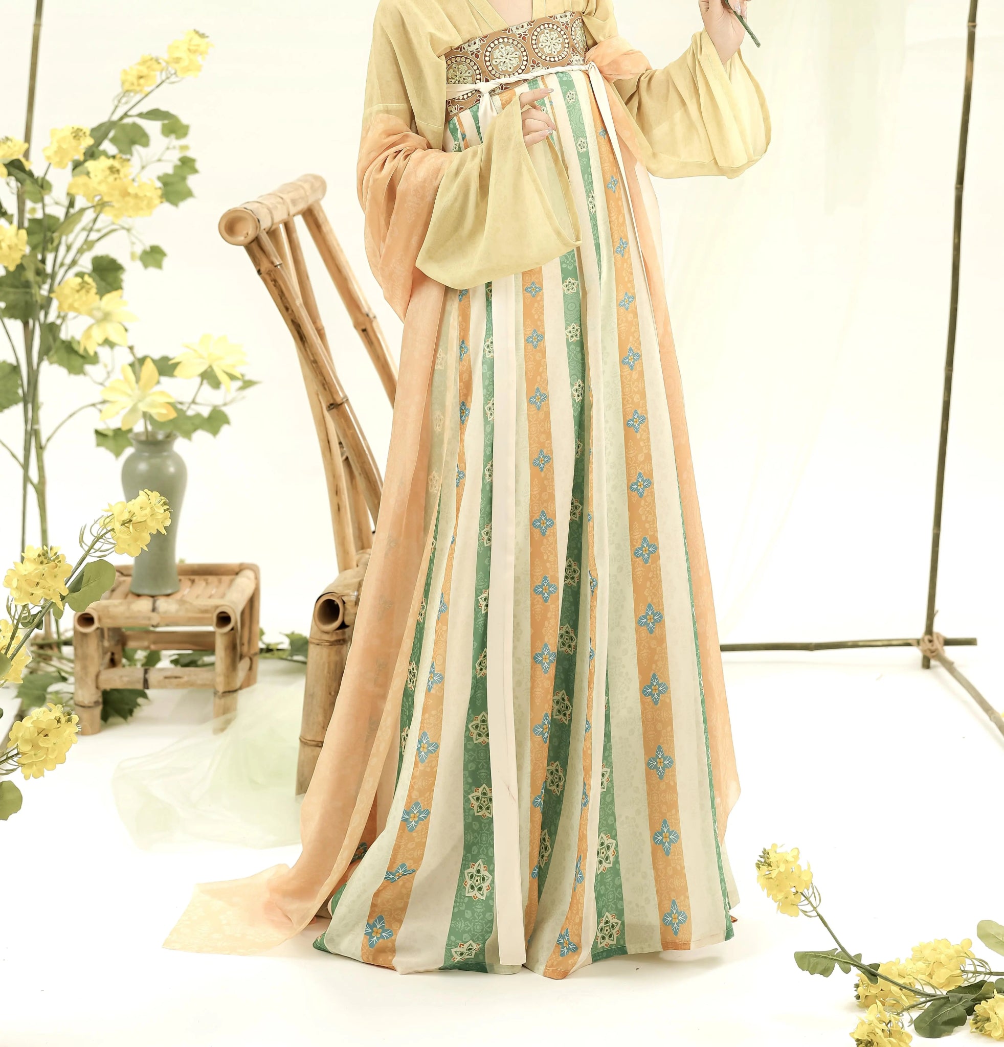 Petite flower arrangementhan fu Chinese han fu hanfu male tang dynasty clothes chinese hanfu tang dynasty outfits traditiona hanfu dress chinese hanfu chinese style dress dress fashion cheongsam dress q