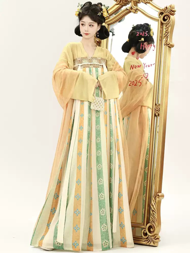 Petite flower arrangementhan fu Chinese han fu hanfu male tang dynasty clothes chinese hanfu tang dynasty outfits traditiona hanfu dress chinese hanfu chinese style dress dress fashion cheongsam dress q