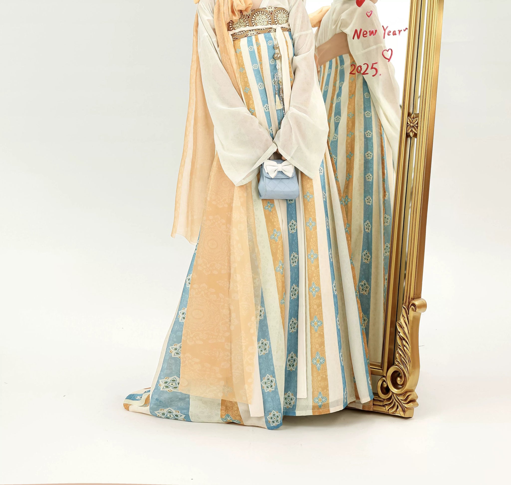 Petite flower arrangementhan fu Chinese han fu hanfu male tang dynasty clothes chinese hanfu tang dynasty outfits traditiona hanfu dress chinese hanfu chinese style dress dress fashion cheongsam dress q